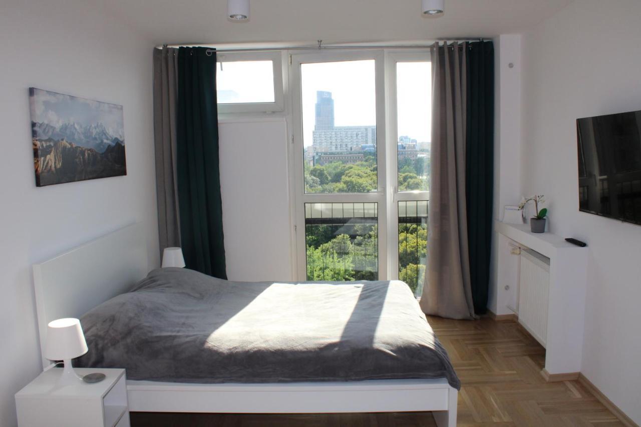 Strict Center Warsaw Comfortable Apartment, 10Th-Floor With Beautiful View On The Park And Skyscrapers, Free Wifi, Self Check-In/Out Dış mekan fotoğraf